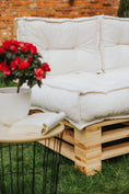 Bild in Galerie-Betrachter laden, Aspen Gartenmöbelkissen - Weicher und strapazierfähiger Bouclé-Stoff, perfekt für Garten- und Rattanmöbel im Garten und auf der Terrasse
