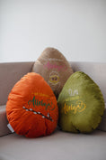 Bild in Galerie-Betrachter laden, Dekokissen „Ostereier“ - Der Zauber der Osterwärme!