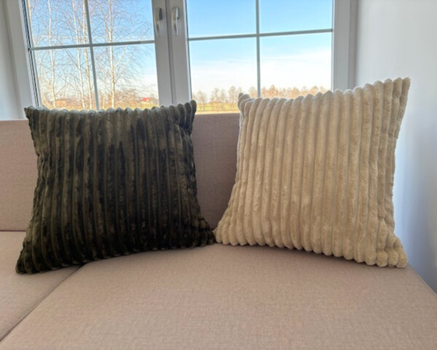 Coussins décoratifs en velours côtelé large