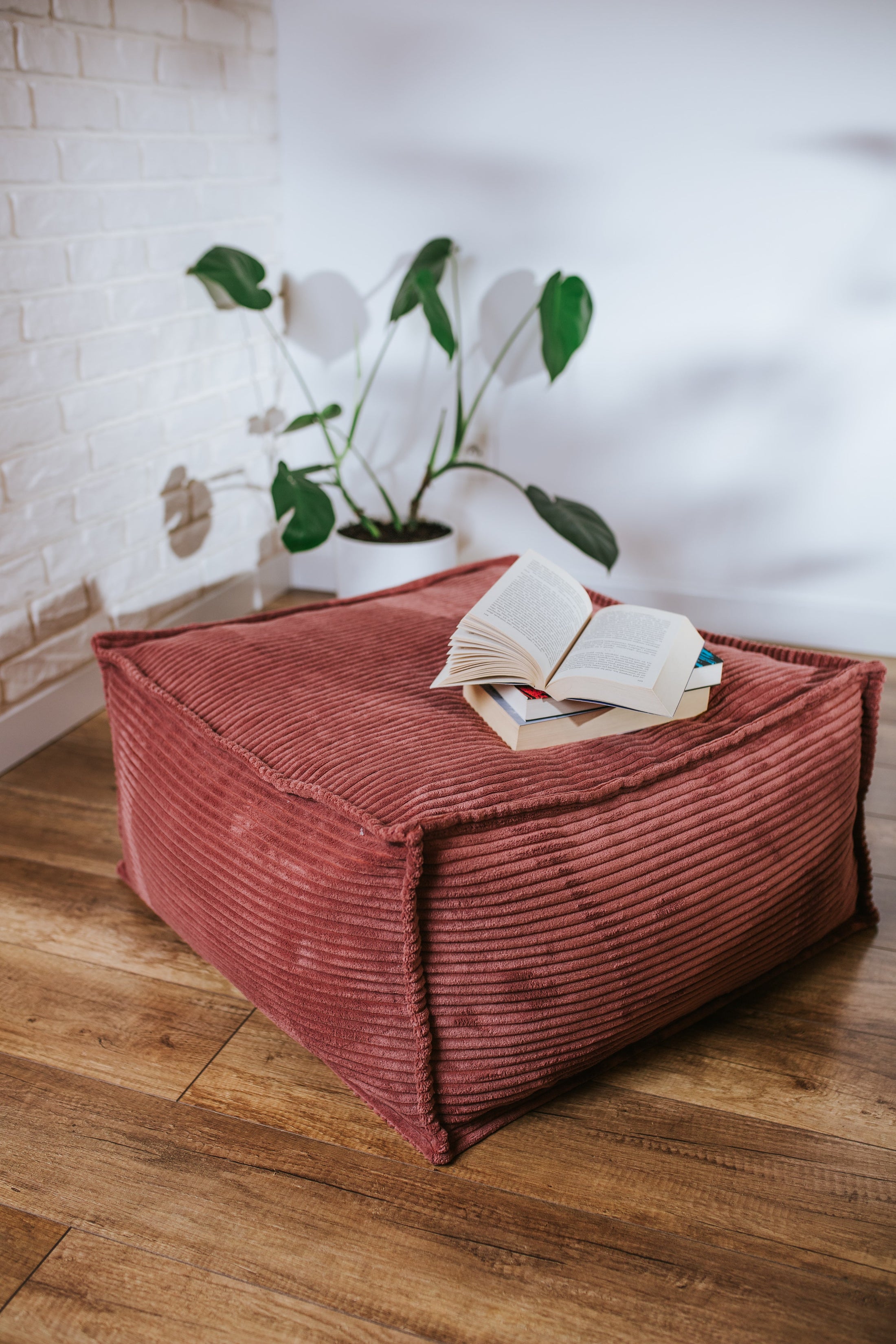 Quadratischer Sitz für Kinder, Cord-Hocker, ideal für das Kinderzimmer