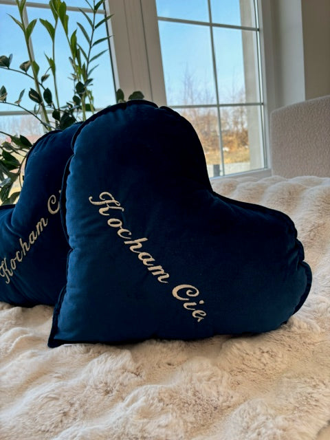 Coussin coeur en velours pour la Saint Valentin avec broderie personnalisée