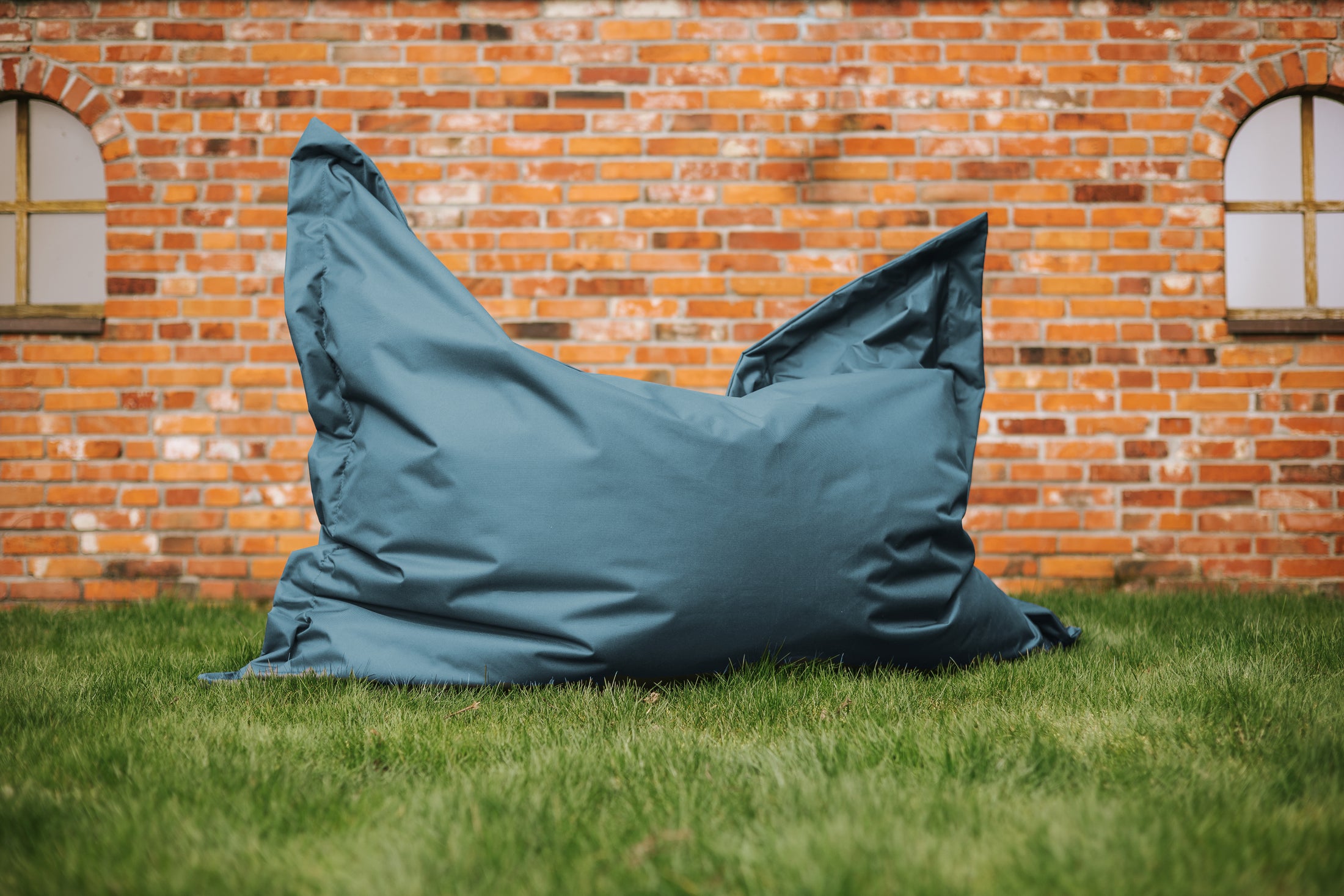 chilly pilley Sitzsack L XL XXL Bodenkissen Beanbag Styropor Füllung Riesensitzsack Sitzkissen Gartenkissen zum Liegen und Sitzen Wasserdicht Wasserabweisend