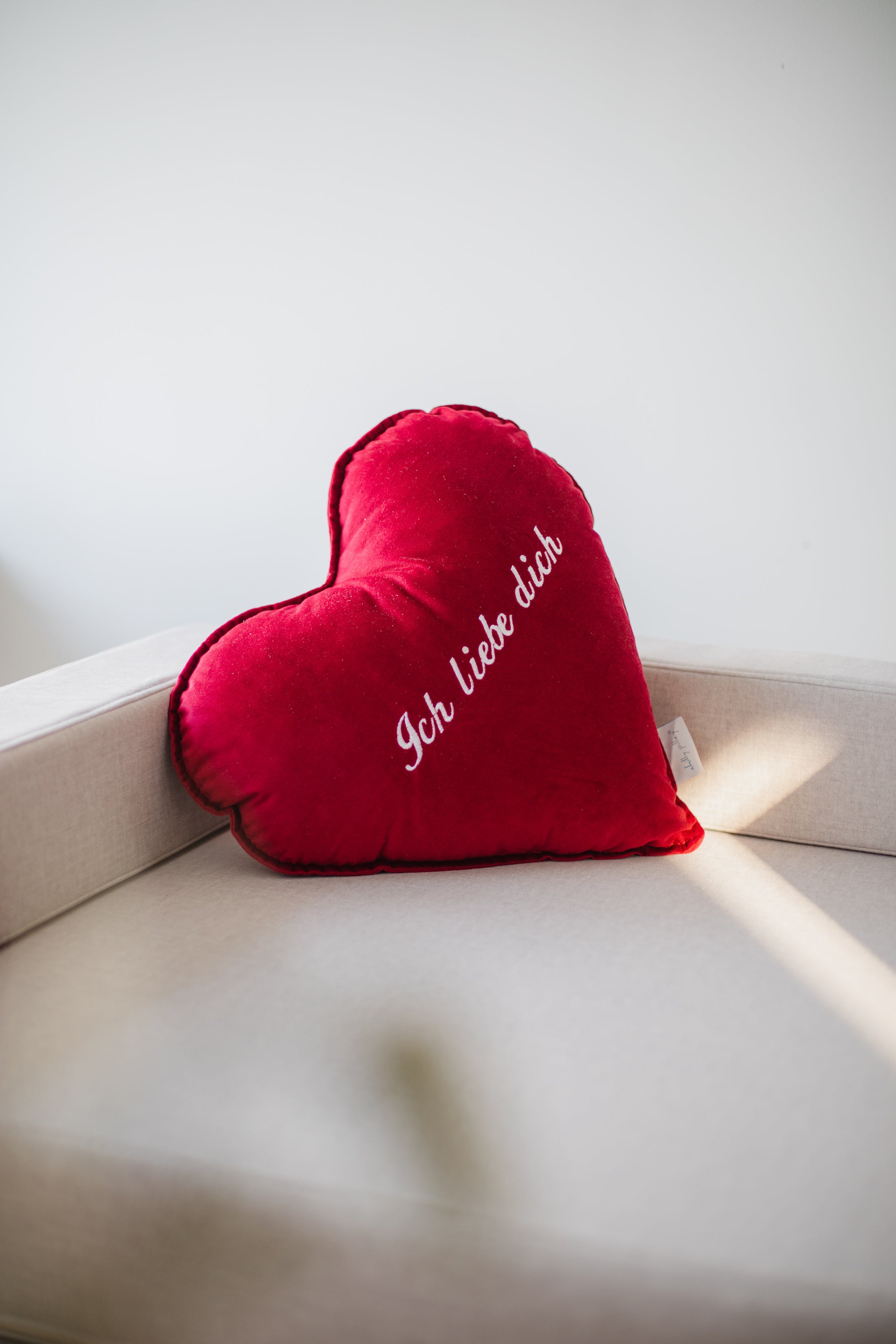 Coussin coeur en velours pour la Saint Valentin avec broderie personnalisée