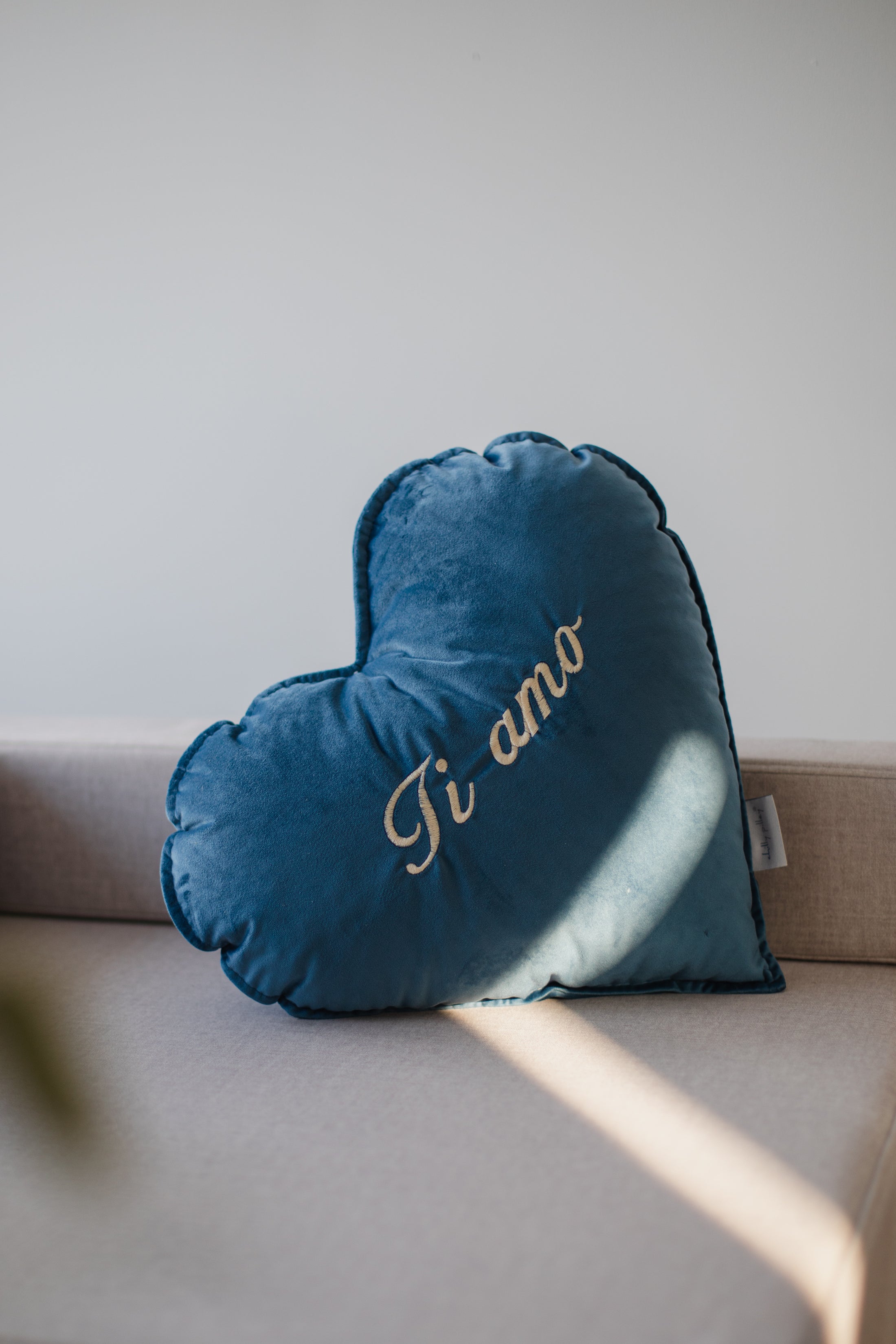 Coussin coeur en velours pour la Saint Valentin avec broderie personnalisée